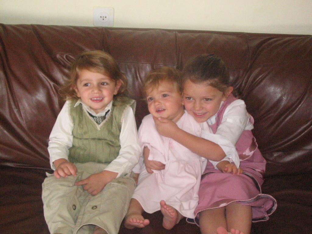 kids rosh hashanah 5766 018.jpg